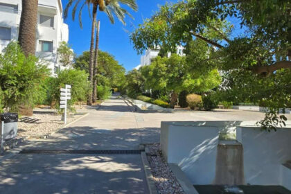 0eee93b4b2bc544f15c7e334928f9478 - 25