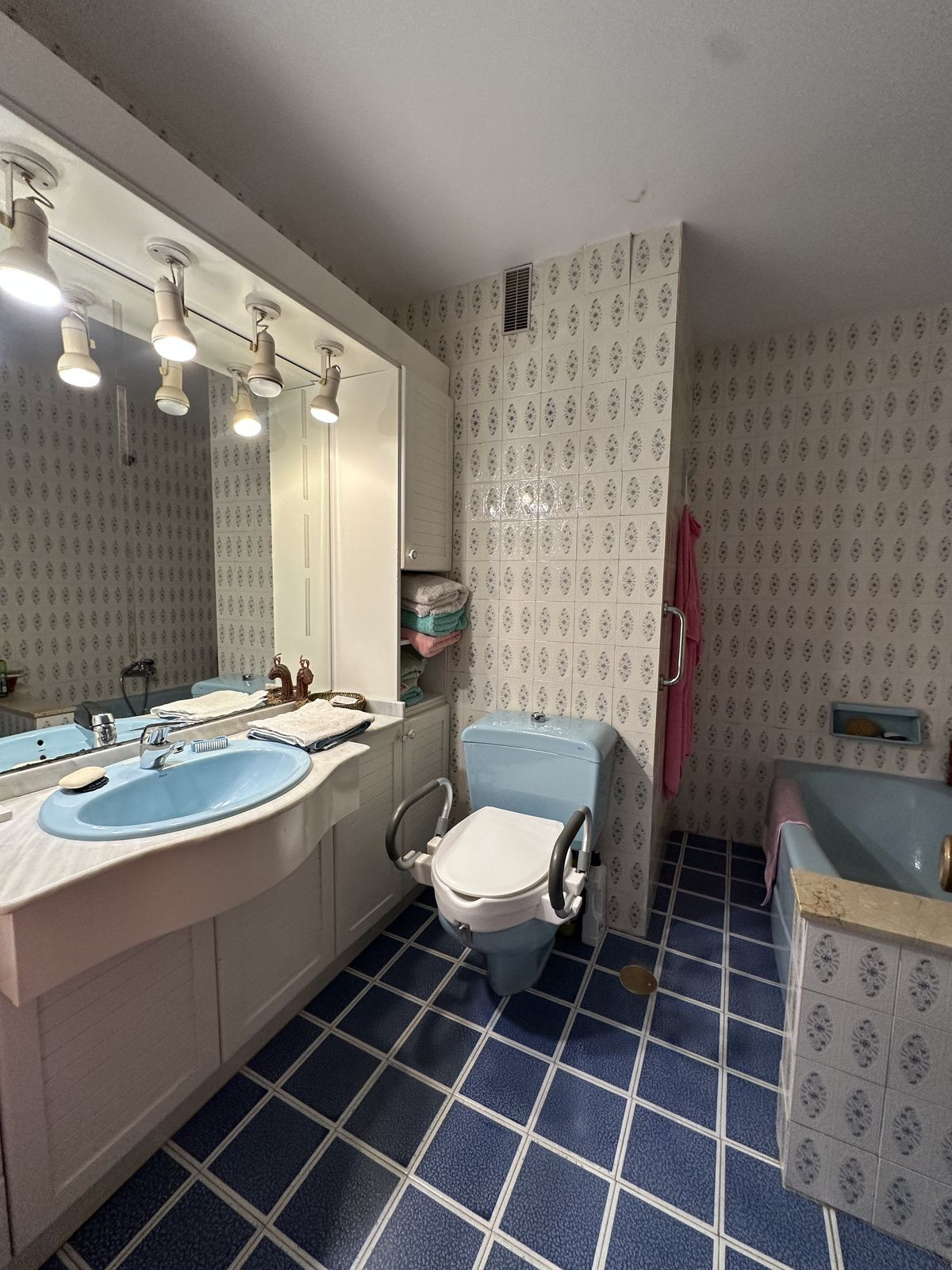 0f62ccd63f4021fa2f6f333c7f7bd9bc - 13