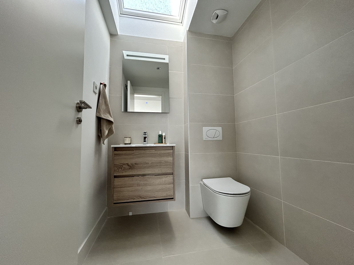 108c2fe68d301135abe24c7423547dde - 24