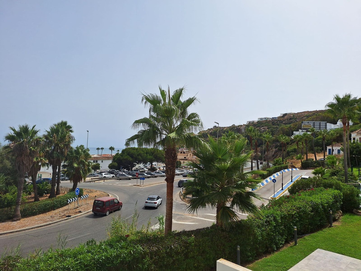 10ef3b67fb76d448923ee856468b138d - 12