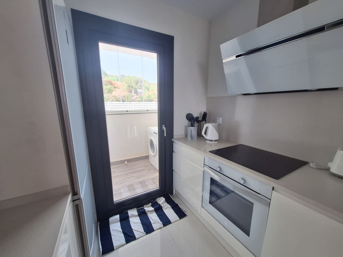 10ef3b67fb76d448923ee856468b138d - 18