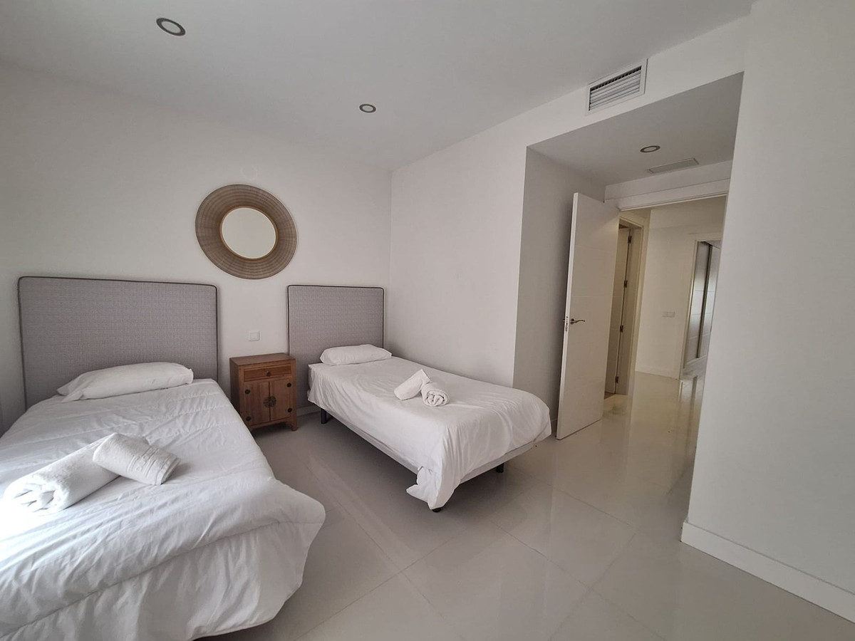 10ef3b67fb76d448923ee856468b138d - 21