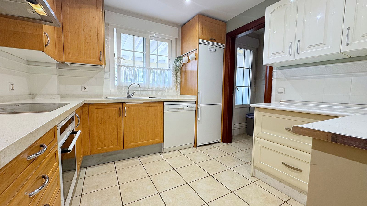 11984f95377e2582779f0237a7dfa182 - 12