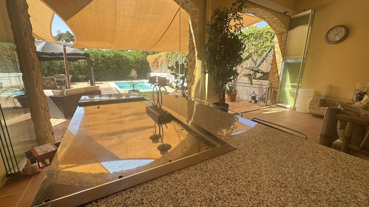 11984f95377e2582779f0237a7dfa182 - 16