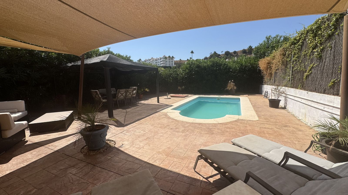 11984f95377e2582779f0237a7dfa182 - 2