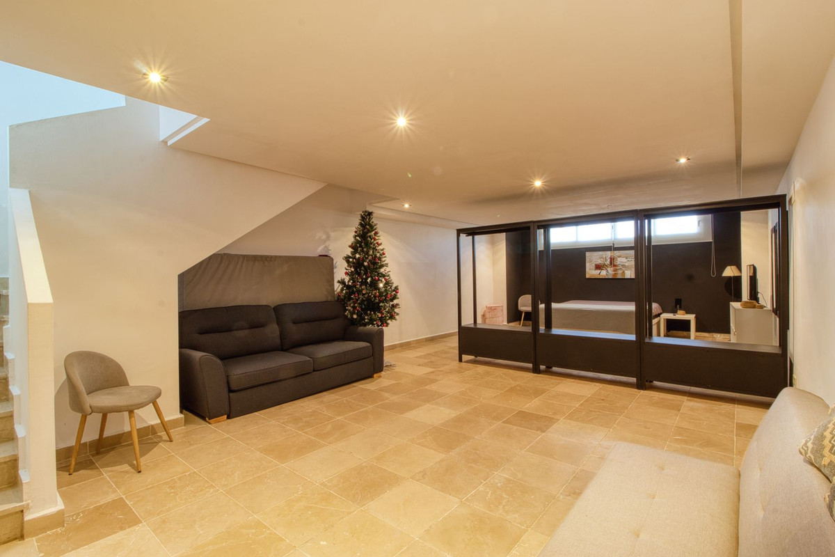 11ce0ed4e50562d5d4bea69fe9e70490 - 17