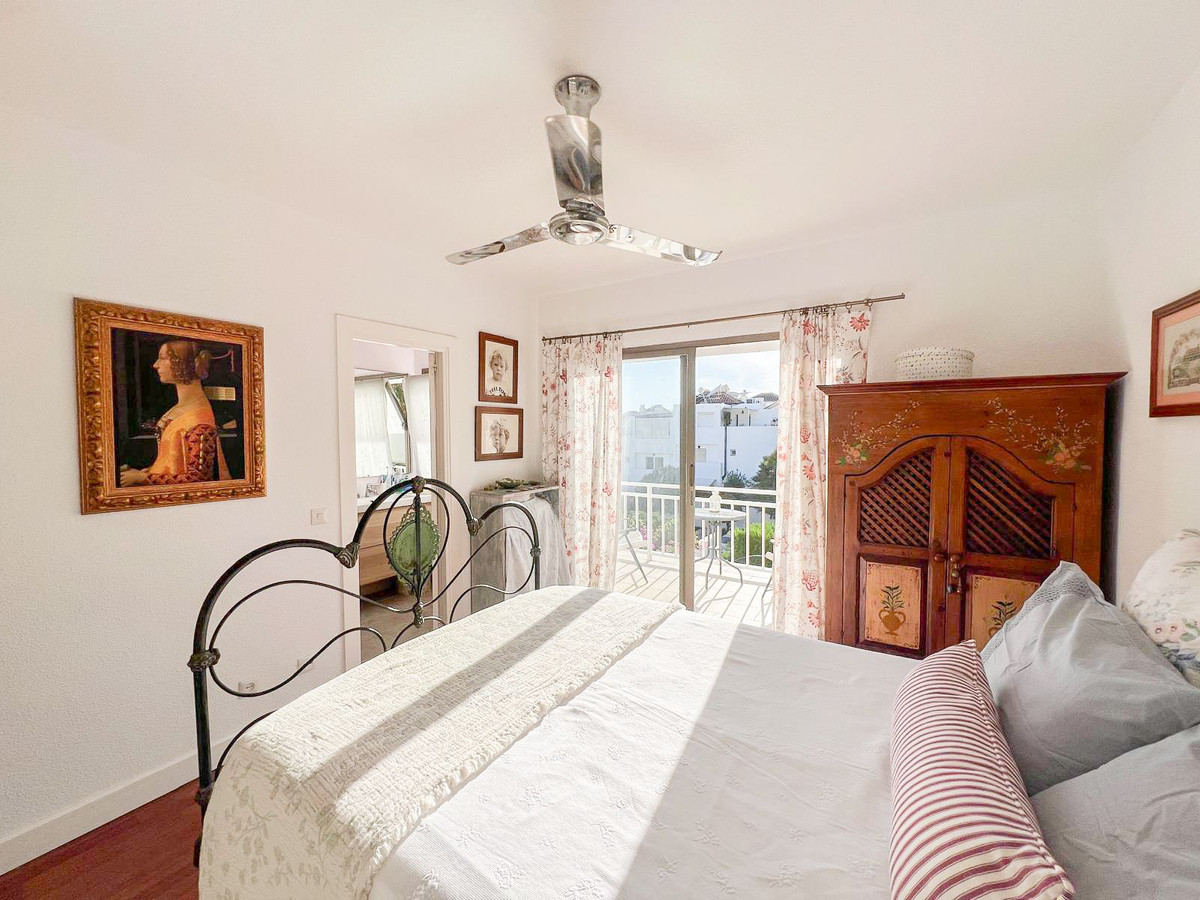 12057e6cdd395ea63e5ca5d16f0e9ee0 - 18