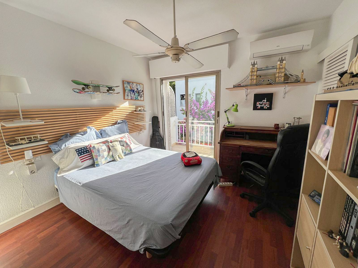 12057e6cdd395ea63e5ca5d16f0e9ee0 - 25