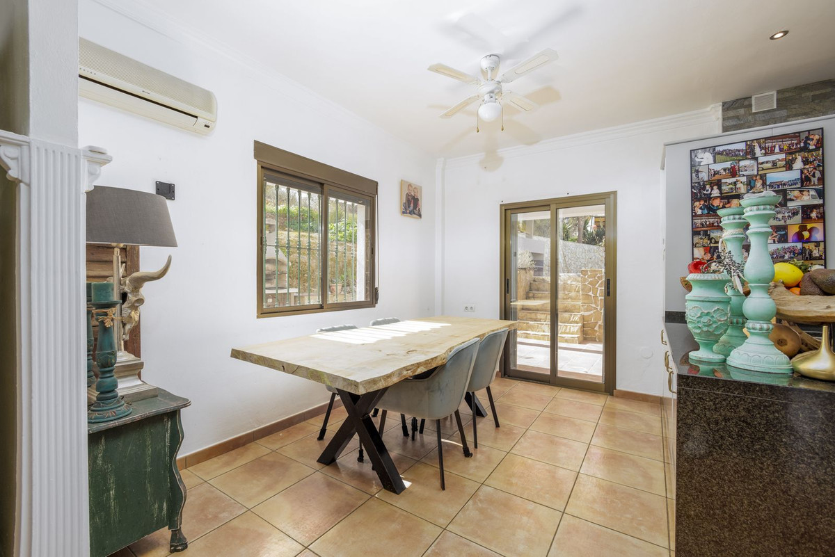 13c8c98d6797abb3e99da2bc7625ee35 - 23