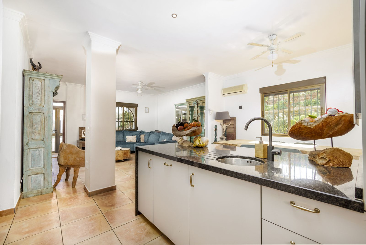 13c8c98d6797abb3e99da2bc7625ee35 - 26