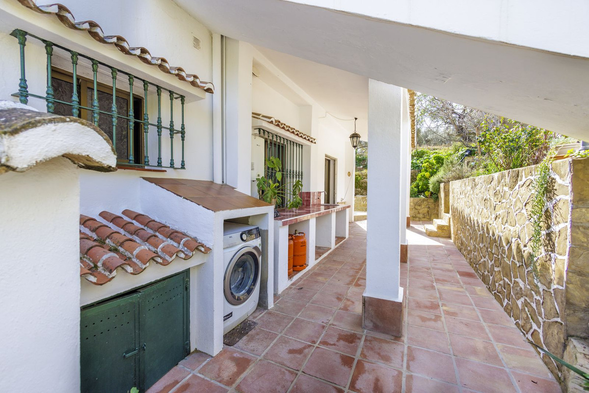 13c8c98d6797abb3e99da2bc7625ee35 - 42