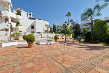 13d12f33216af22d3c7e573f518a6ace - 15