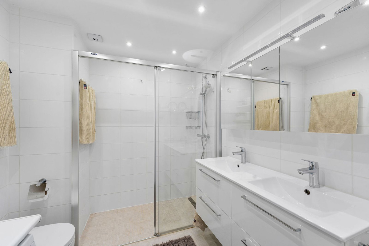 1435fbe34323643a0a63d599f21a5fb1 - 18