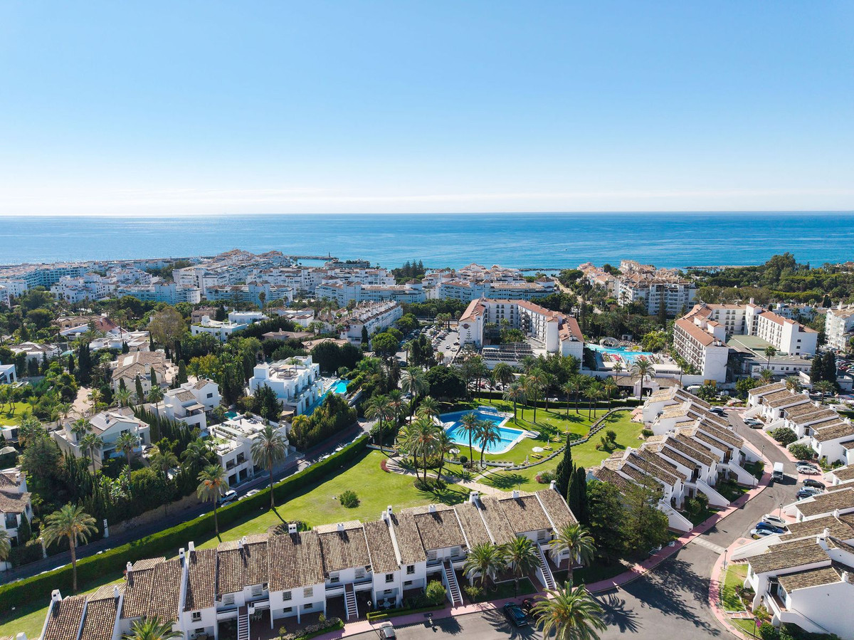 1435fbe34323643a0a63d599f21a5fb1 - 2