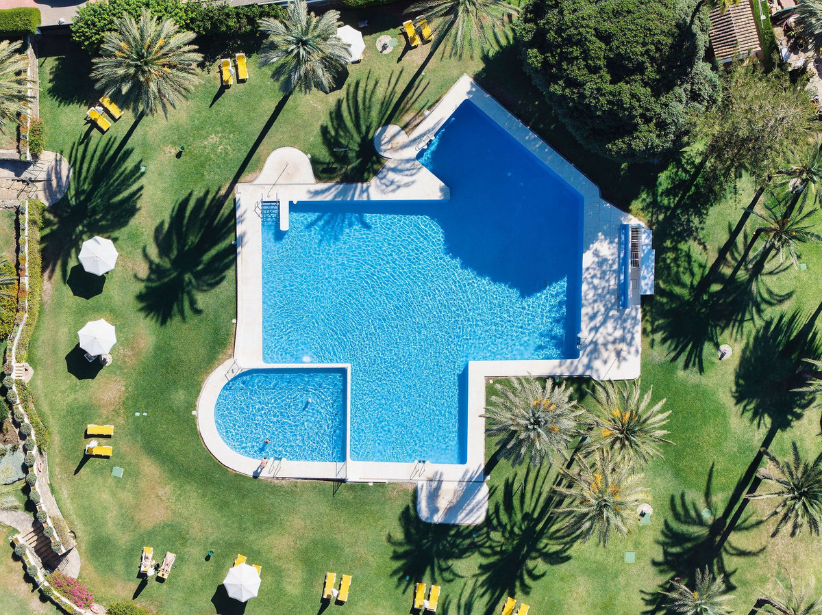 1435fbe34323643a0a63d599f21a5fb1 - 24