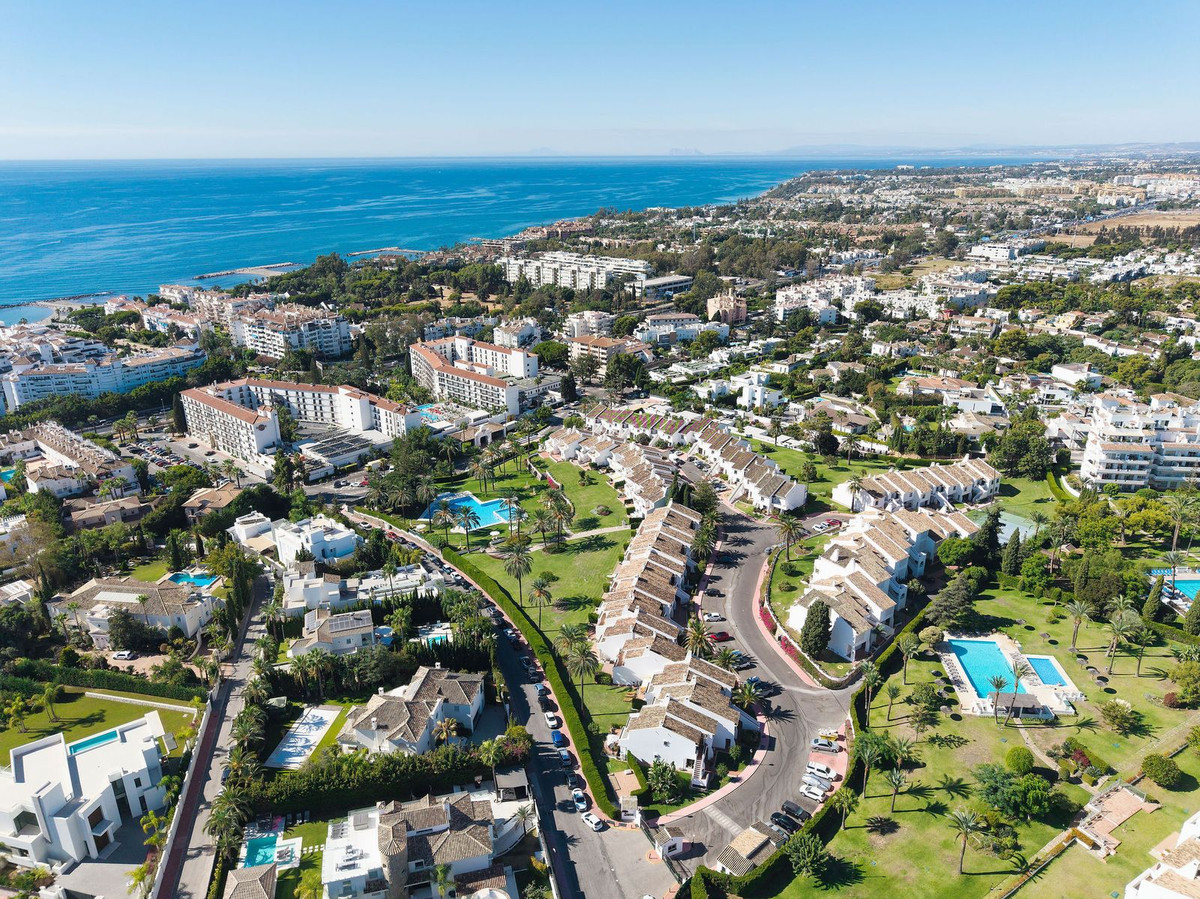 1435fbe34323643a0a63d599f21a5fb1 - 25