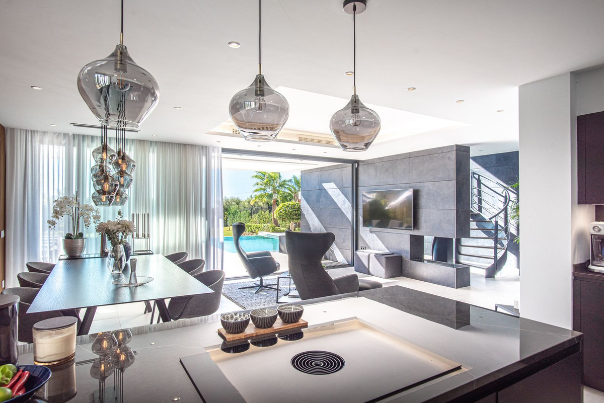 15c3ba5f00d9674826254d8dda67c00c - 16