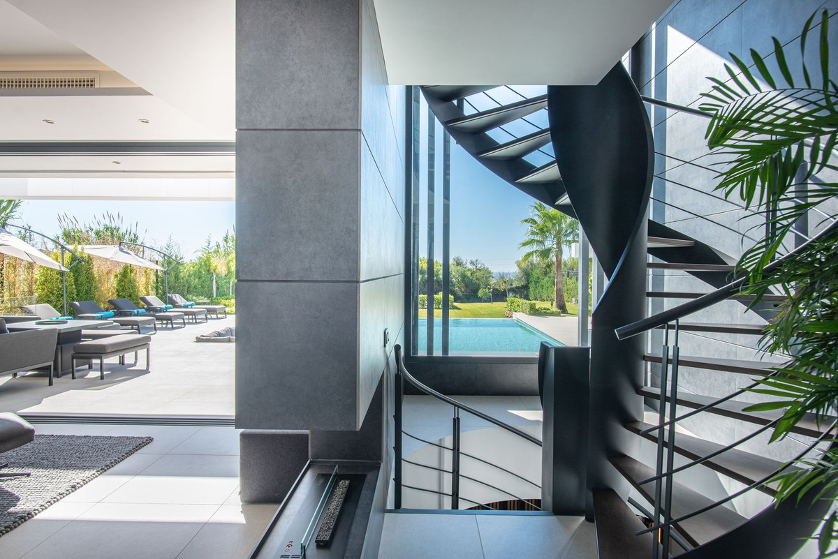 15c3ba5f00d9674826254d8dda67c00c - 18