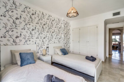 16470caf2a5e74e1852fb598d621f147 - 9