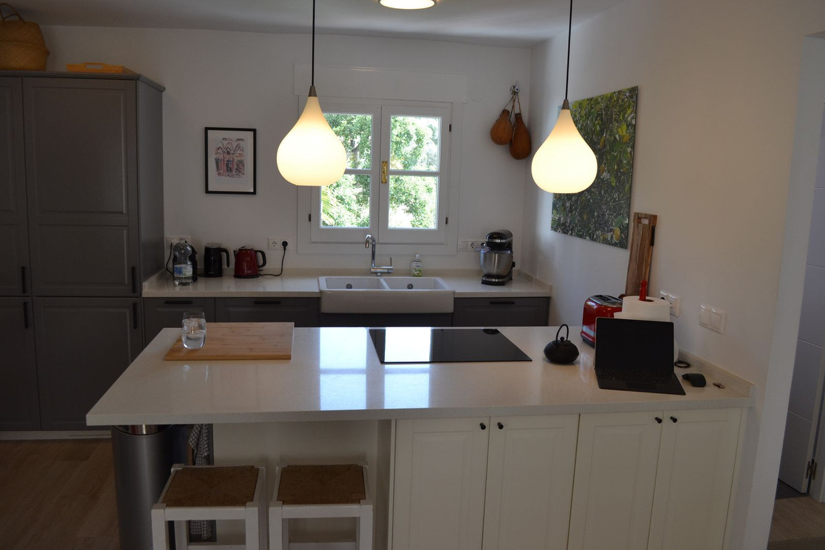 1f412076d547e1b4d2d246df378092d6 - 12