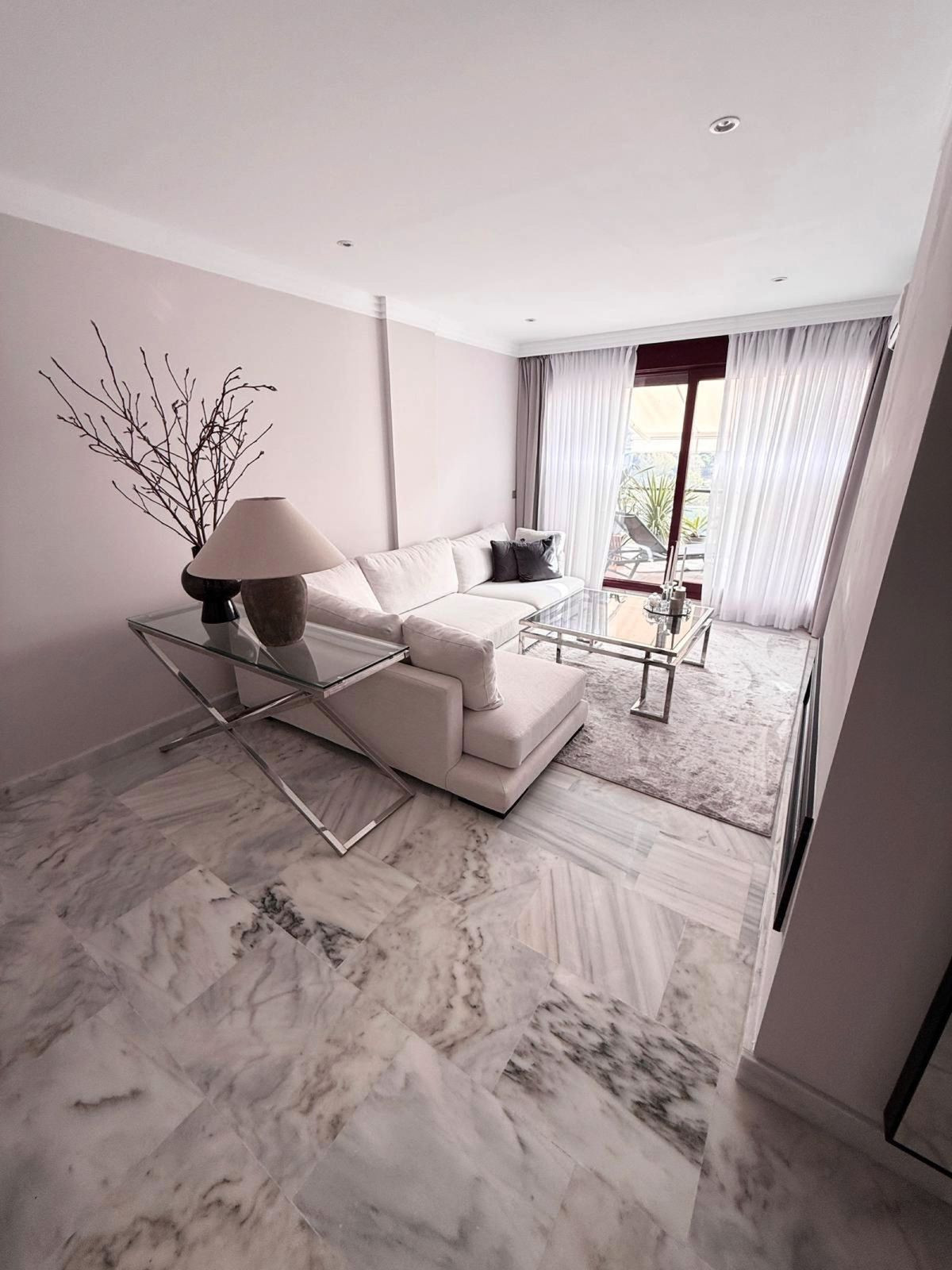 202e51e29b27a32fa2e9633ec26367cb - 18