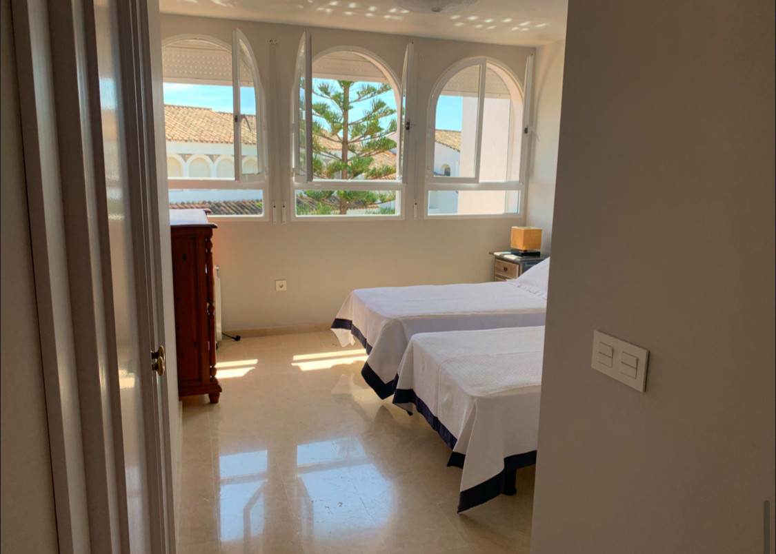 206b3dd63e4a97f1e8afe3de72acd7f3 - 13