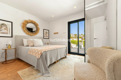 20b27501086b0910b453849bdd1d6528 - 14