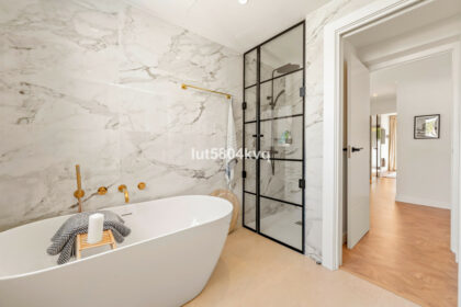 20b27501086b0910b453849bdd1d6528 - 17