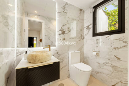 20b27501086b0910b453849bdd1d6528 - 33