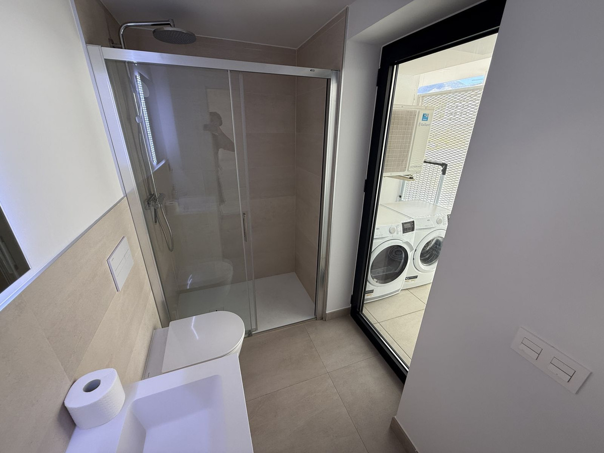 210b298fd661c8c67ff35d9738aae75e - 11