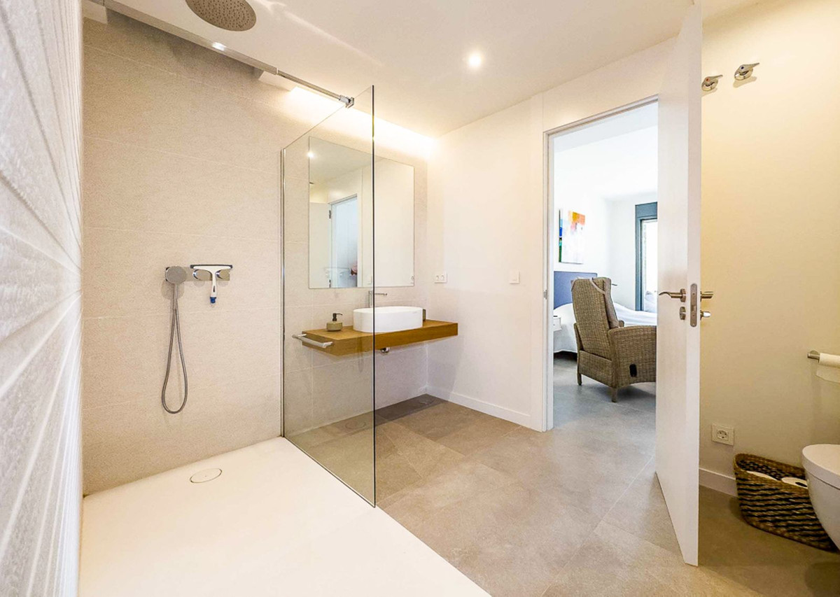 22d72f63d84eb6ec4a2eae8b241fc1f7 - 11