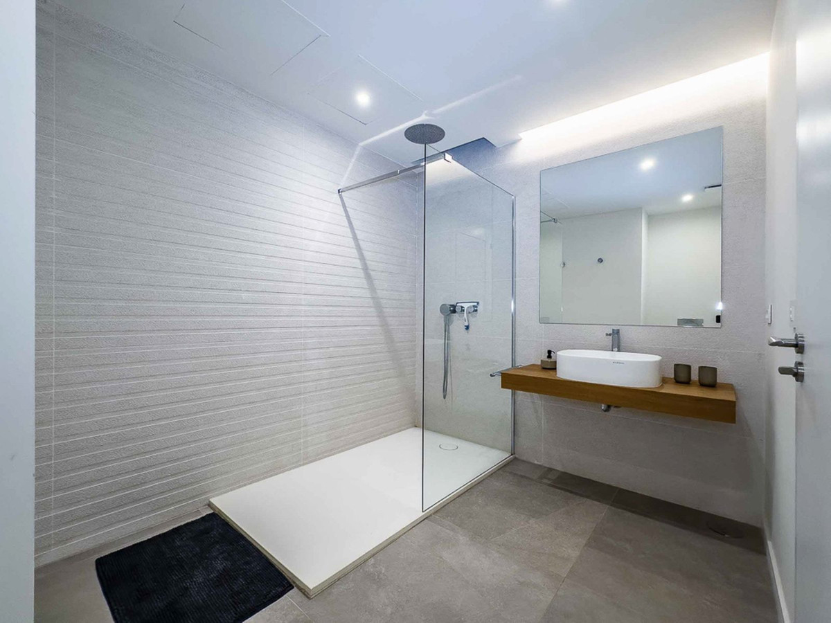 22d72f63d84eb6ec4a2eae8b241fc1f7 - 12