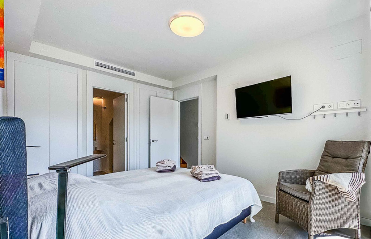 22d72f63d84eb6ec4a2eae8b241fc1f7 - 15