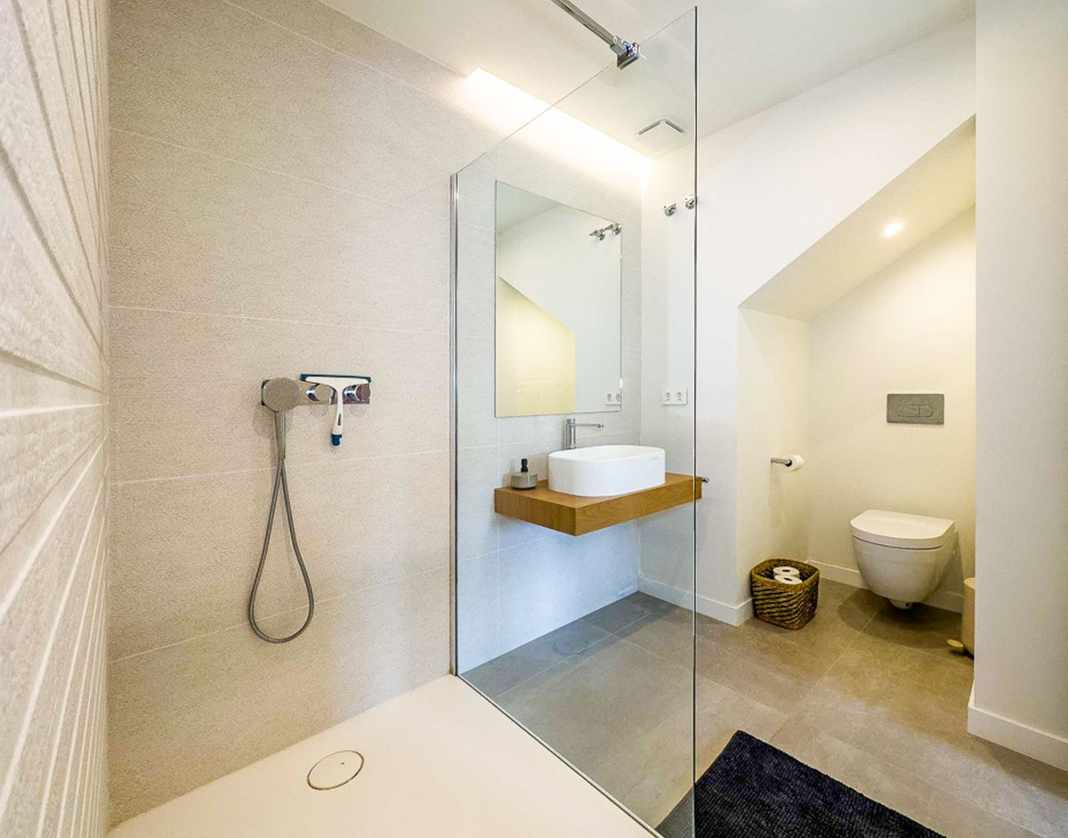 22d72f63d84eb6ec4a2eae8b241fc1f7 - 18