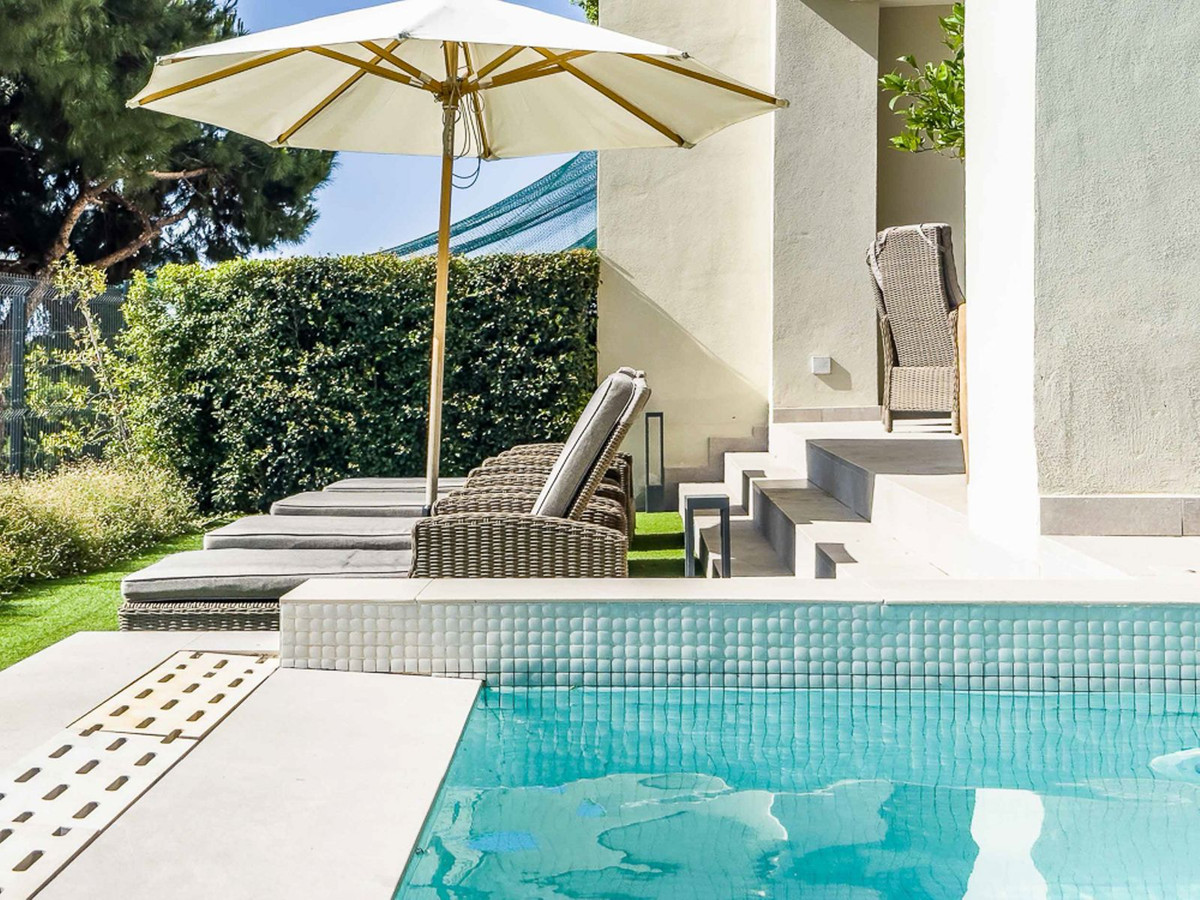 22d72f63d84eb6ec4a2eae8b241fc1f7 - 24