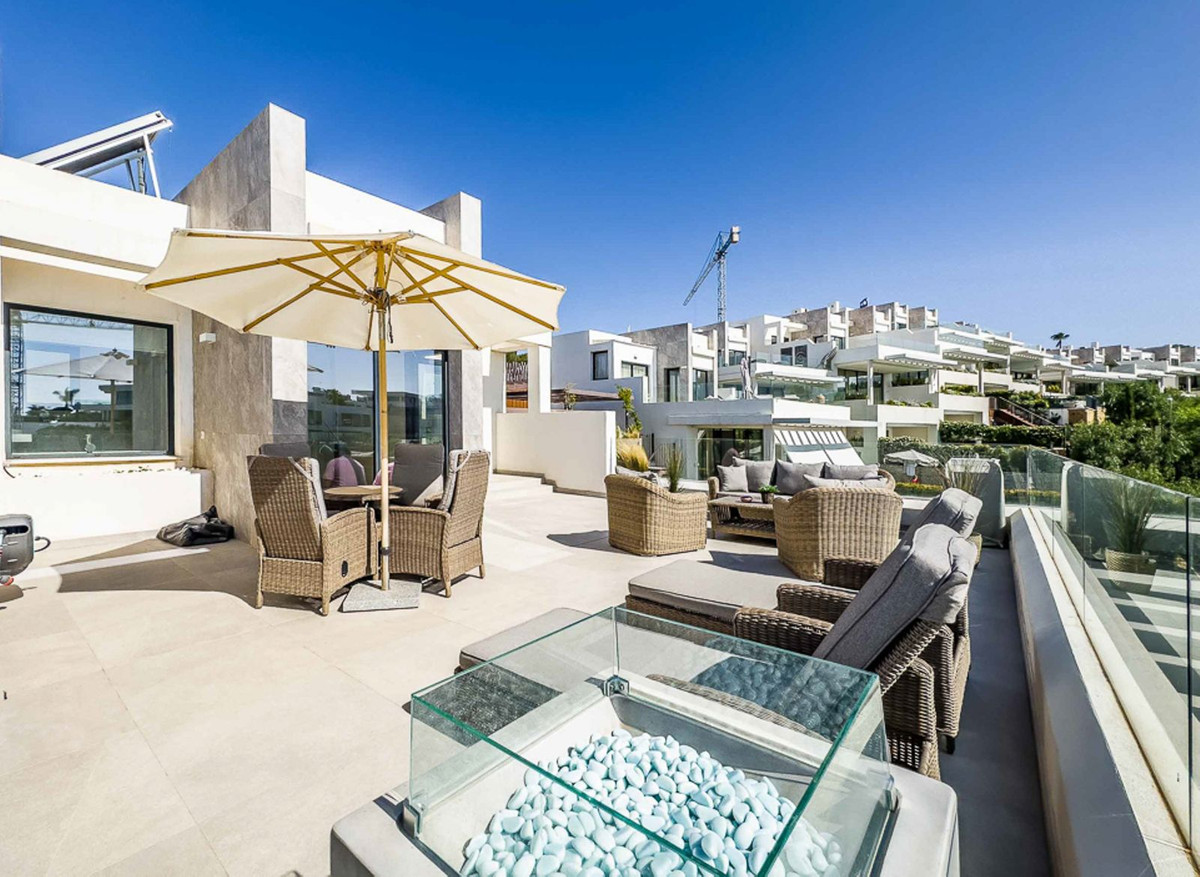 22d72f63d84eb6ec4a2eae8b241fc1f7 - 32