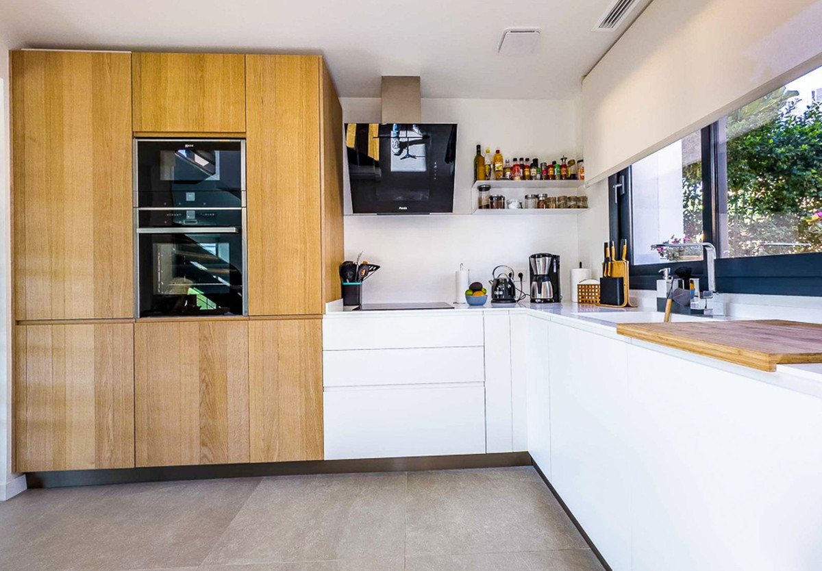 22d72f63d84eb6ec4a2eae8b241fc1f7 - 51