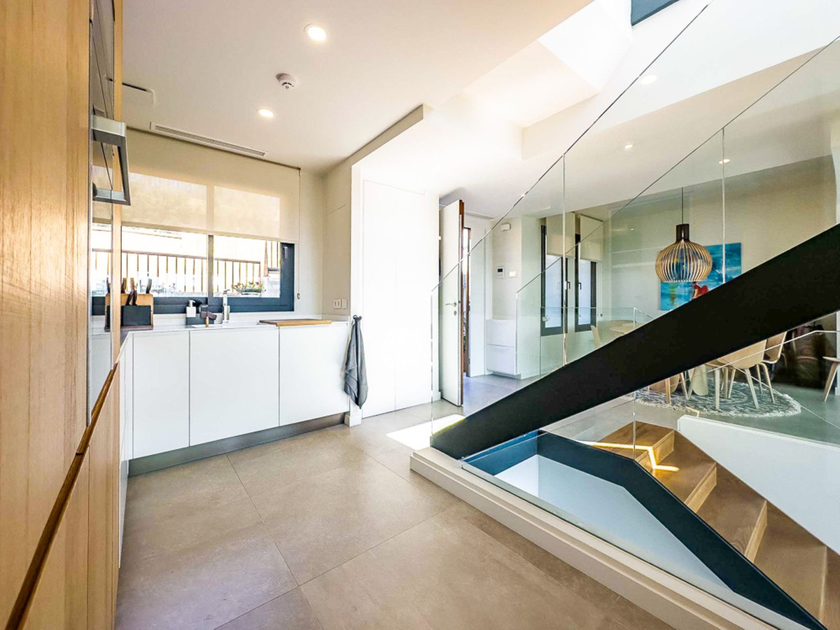 22d72f63d84eb6ec4a2eae8b241fc1f7 - 53