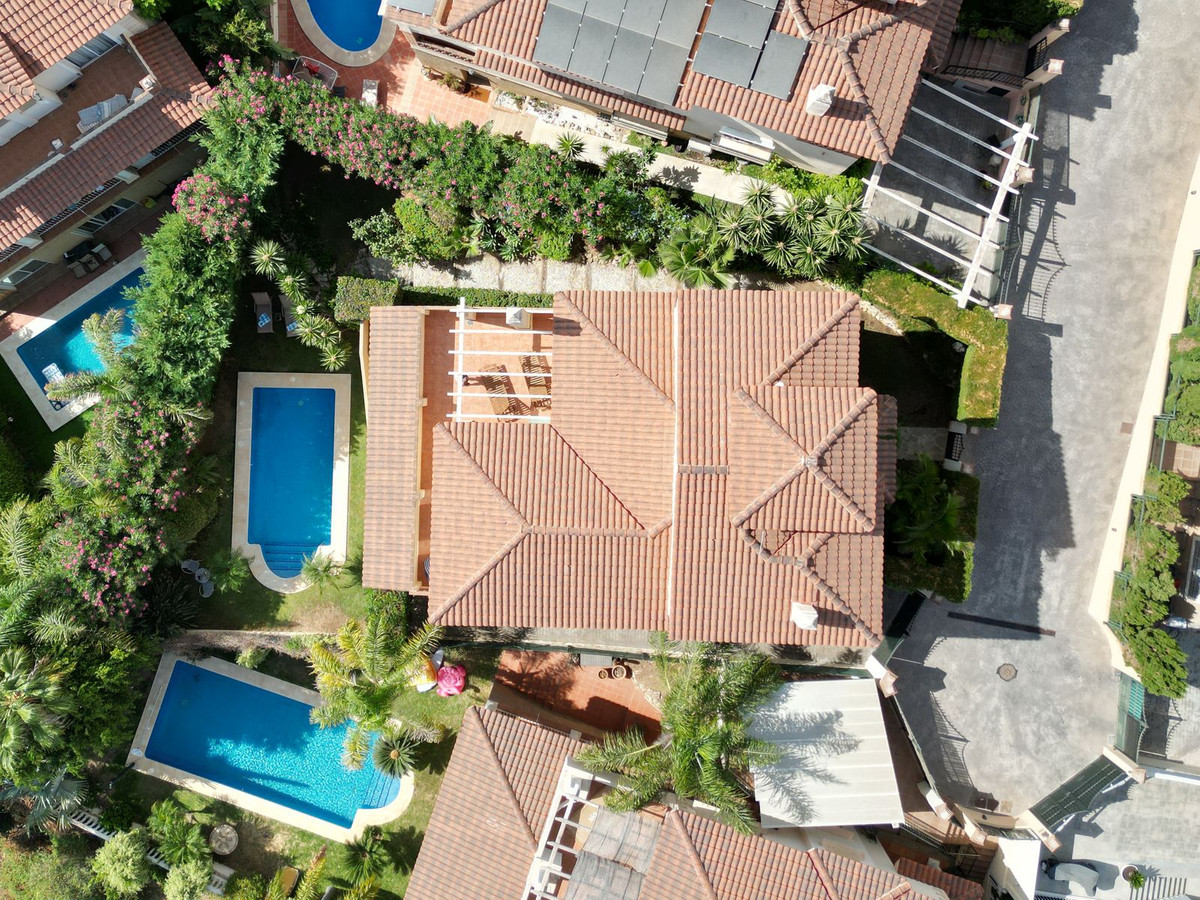 233e6abc9bd7d6fe5fc01d05333e9110 - 18