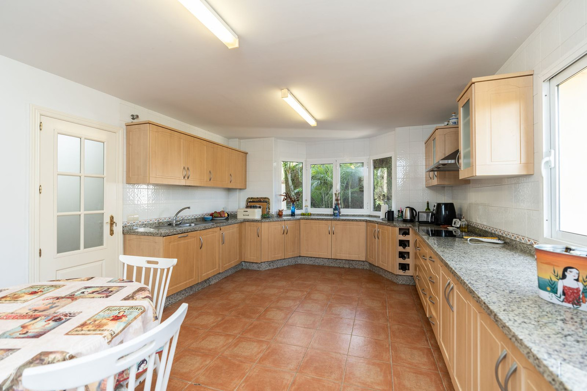 233e6abc9bd7d6fe5fc01d05333e9110 - 34