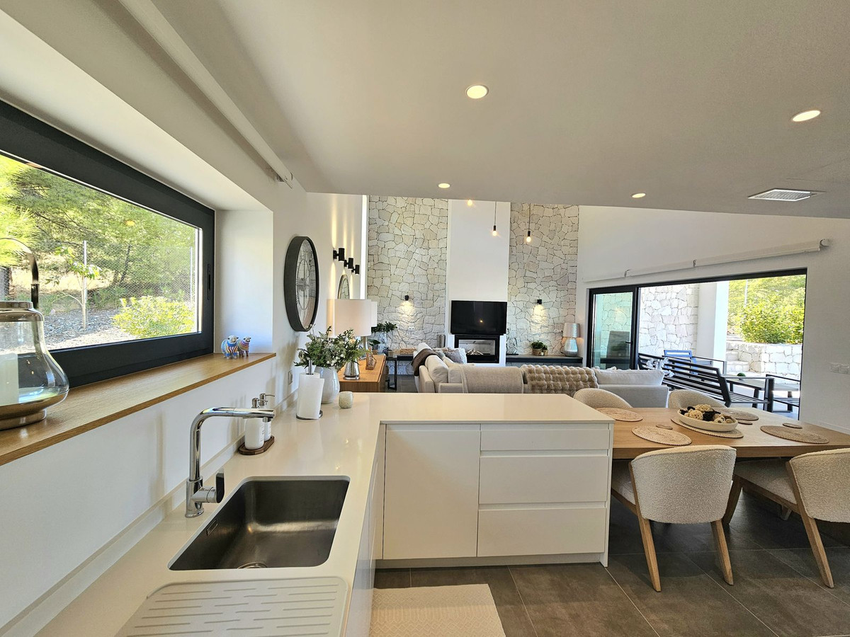 241e8883fb5715f4cdef1ed02a0c13e9 - 18