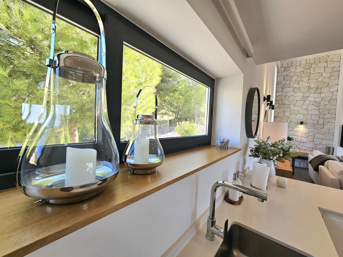 241e8883fb5715f4cdef1ed02a0c13e9 - 24