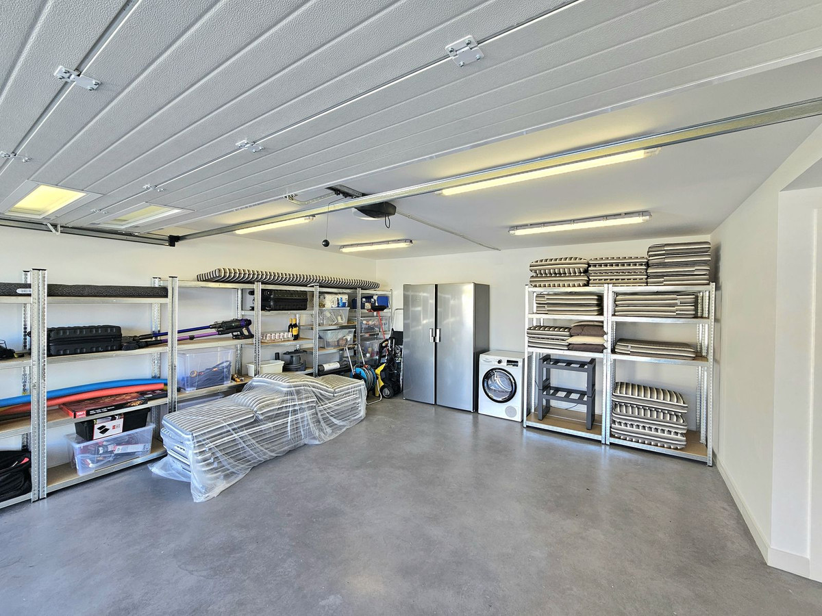 241e8883fb5715f4cdef1ed02a0c13e9 - 40