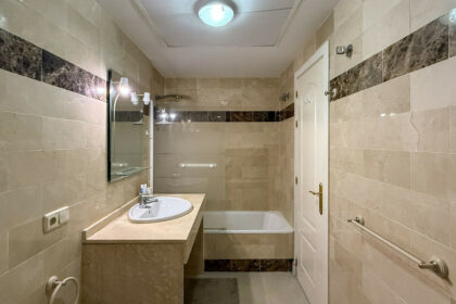 24b25517fd28f63de13d9fd2a1f5f648 - 28