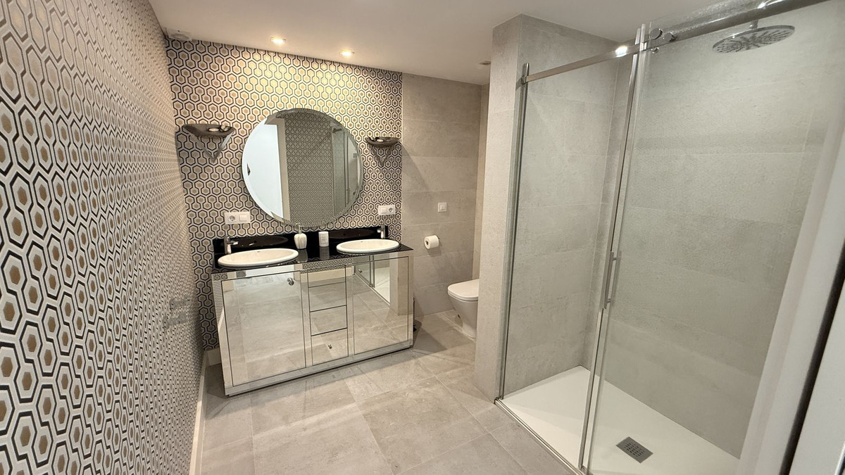 250a4f20421b4f2f99e35330966407b0 - 23