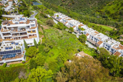 26ae8573b0e9070272fa2ca2806e1867 - 12