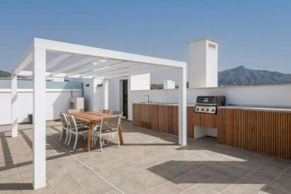 270c05a7f9c4e916c65867ac8855a375 - 1