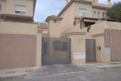 279907be29c995c08fa4e84ed15d5524 - 33