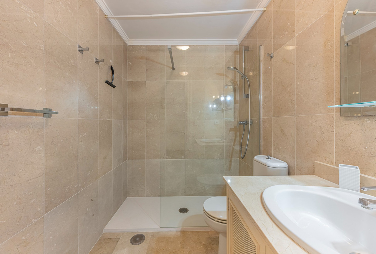 280b428b65c8dcbb47dc4e90618b1d18 - 17