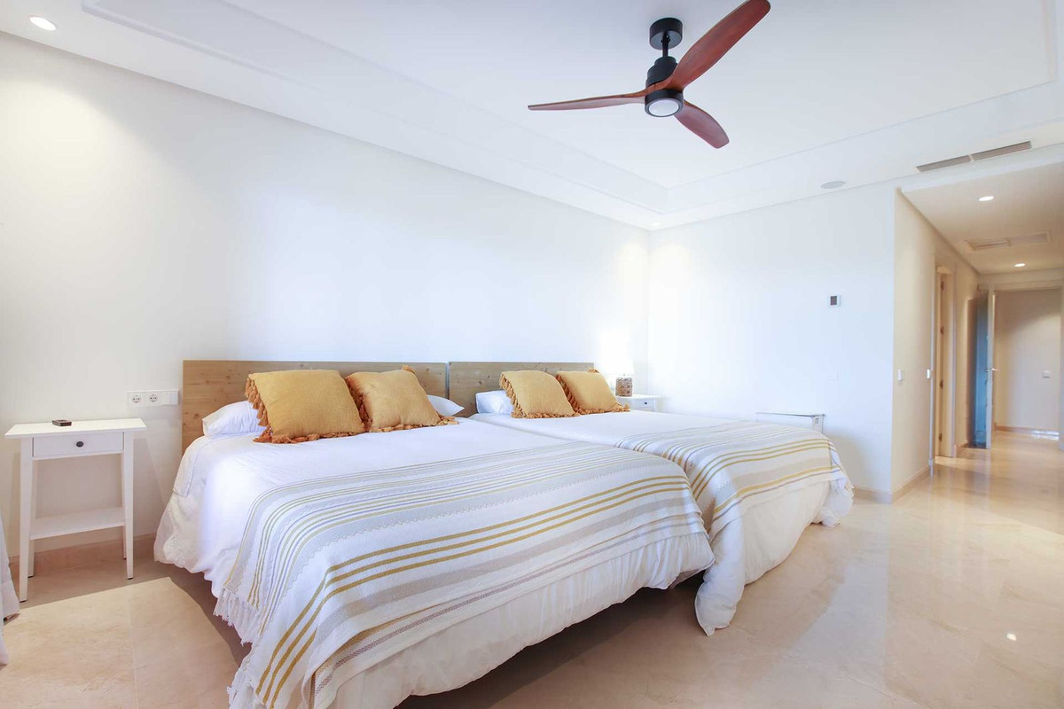 28c95c24c8e7766fdf009e3725fbac12 - 25